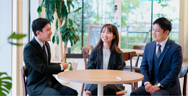 異部署の３人の写真